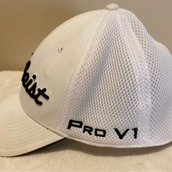 Titleísta Golf Cap - Picture 3 of 7